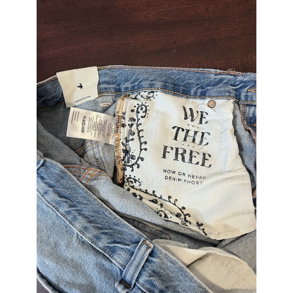 We The Free Womens Size 26 Light Wash Distressed Denim Cut Off Jean Shorts NWT - Picture 7 of 8